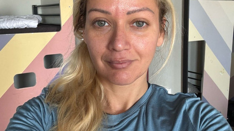 Ich zeige mich, so wie ich bin, nichts verschönt,
Leben live