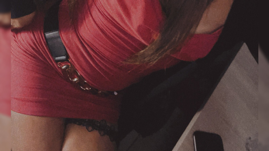 Das enge rote Kleid….