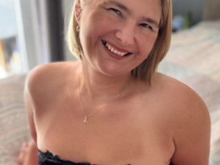 Charlotte verführt einen User. Ganz privat und v****ut.