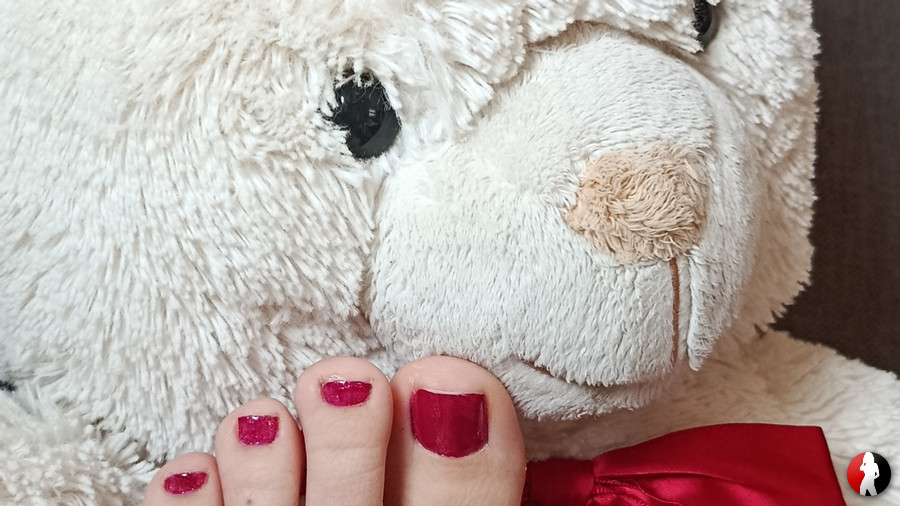 Neue Nägel in Lila mit Teddybär