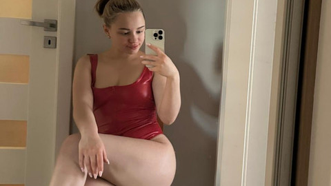 Geile heiße Blondine in geiler Wäsche...