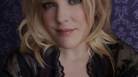 Nackt oder in Nylons?