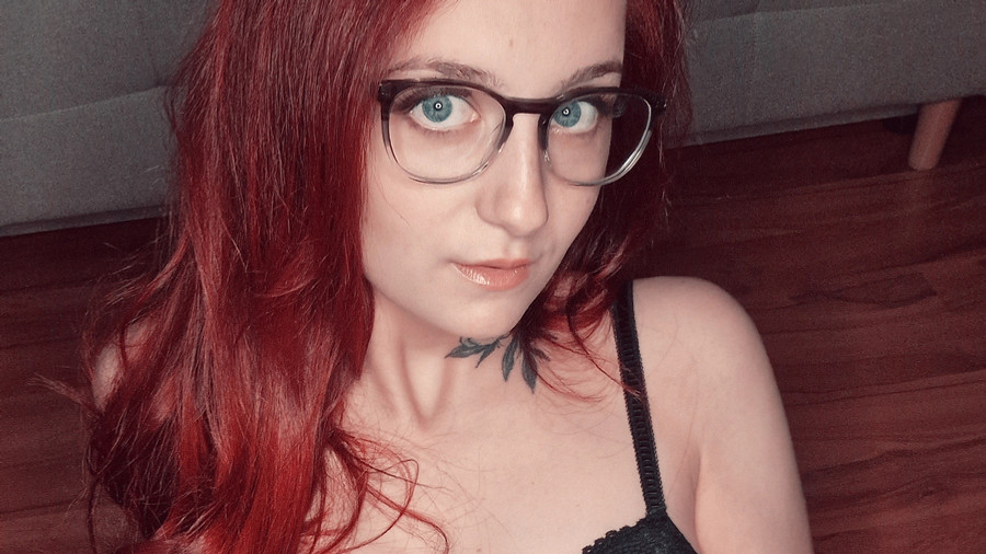 Rothaarige die Lust zum spielen hat.