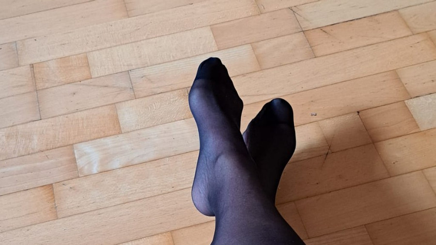Oma Beine in Nylons