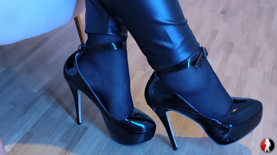 Sch*anzf****r mit 15cm High Heels