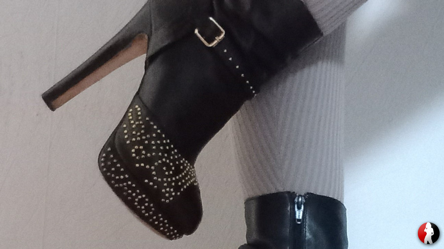 Stiefeletten einmal Nieten einmal offen
