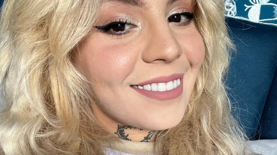 Ich zeige mich von meiner Fraulichen Seite