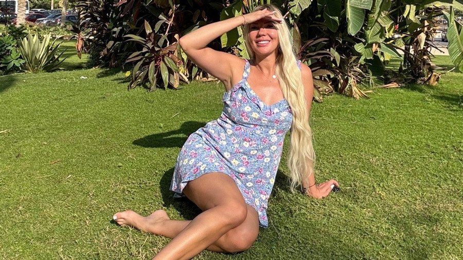 Langes blondes Haare..