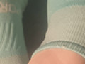 Füß Bilder mit türkisfarbenden Socken