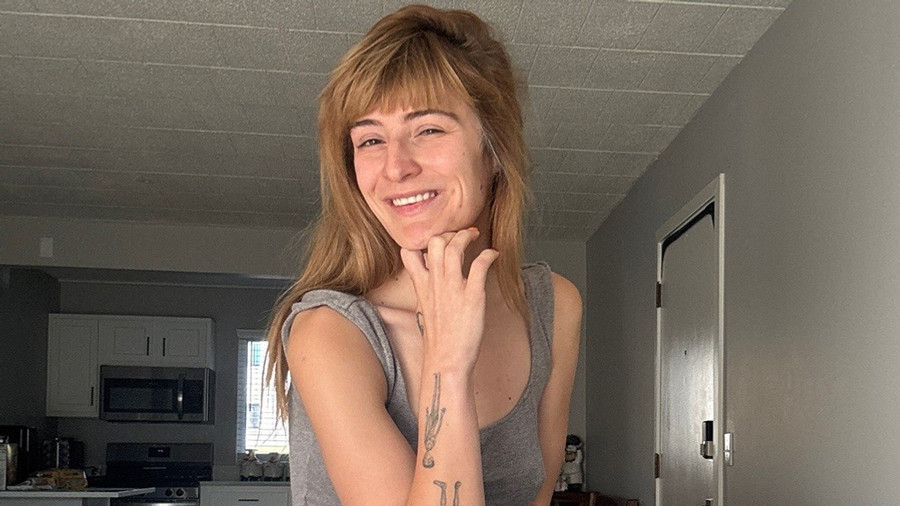 In Jeans und Shirt...