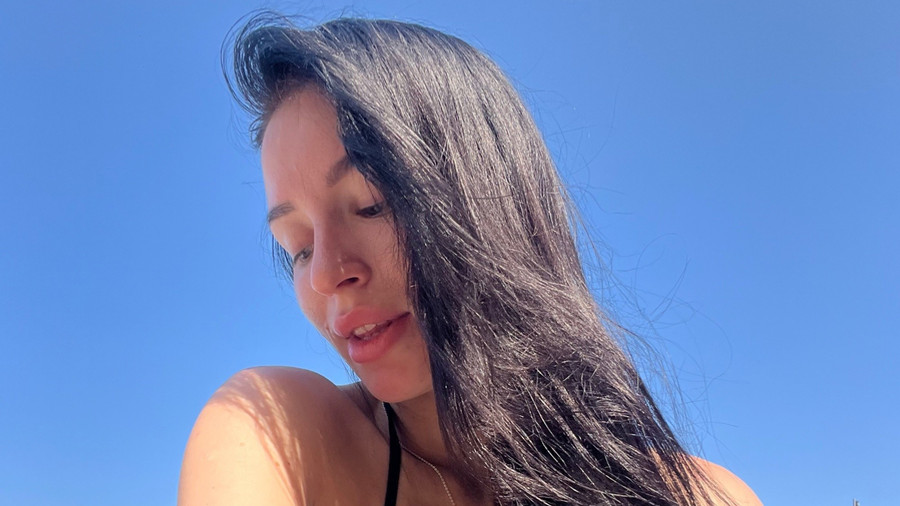 Schwarz oder Orange, Badeanzug oder Bikini