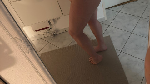 Ganz nackt oder doch in Dessous?