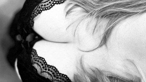 Nylon schwarz mit Dessous