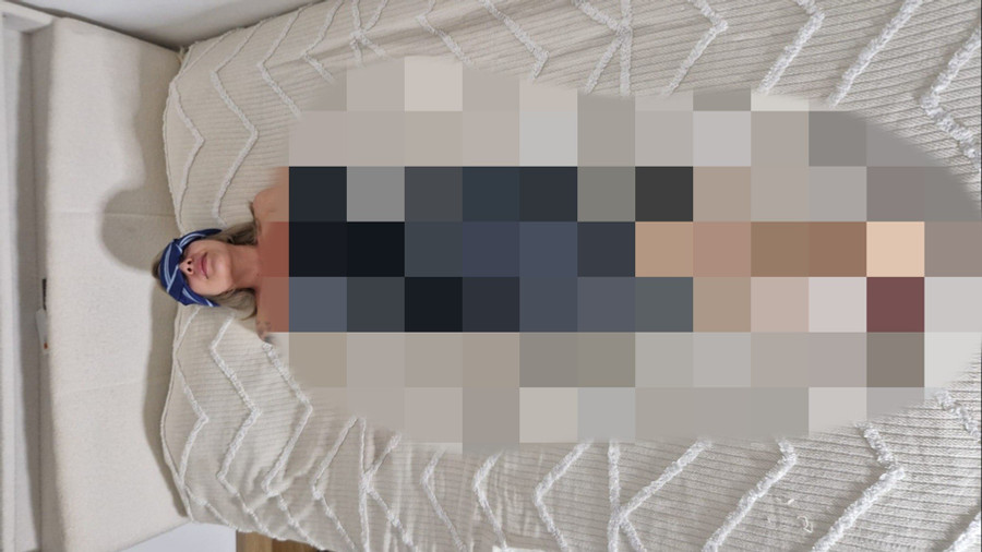 Eng eingewickelt und wehrlos