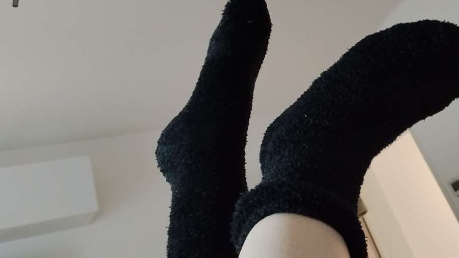 Füße mit und ohne Socken