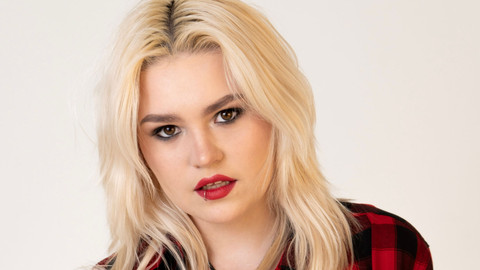 Wenn du selbstsicher, respektvoll und bereit für Intensität bist,
komm nèher.