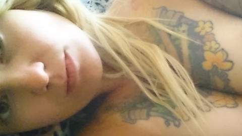 habe ich heisse Fotos meiner Brüste inkl. Nippelpiercings