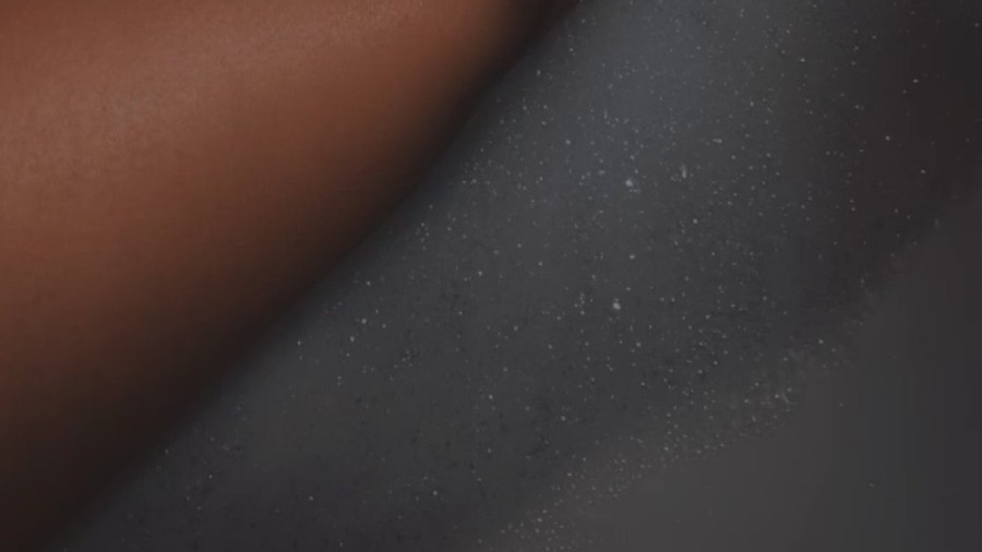 Feet in the bathtub and in pantyhose ;)