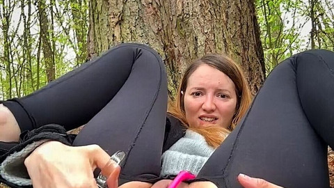 Du kannst dich jetzt entscheiden: Sieht meine Pussy draußen oder drinnen geiler aus? Und ja ich stecke mir auch meinen Dildo anal rein und zeige dir mein geiles Pussyloch. Und ein Squirtbild ist auch dabei ;)