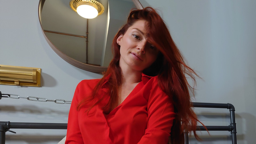 Lady in Rot