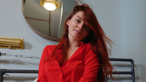 Lady in Rot