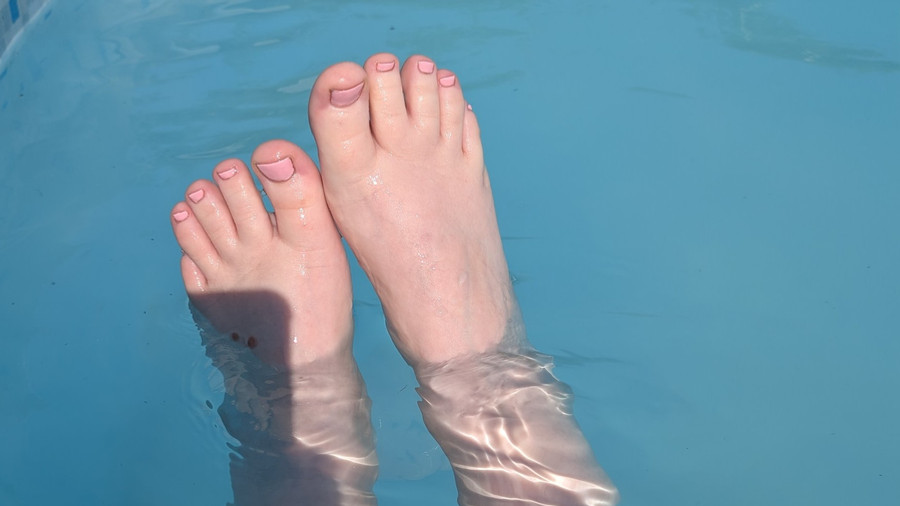 Feet in the grass, at the pedicure or simply at home