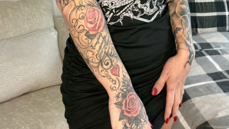 Ich liebe Rosen nicht nur auf meiner Haut