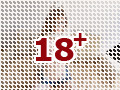 Striptease mit niedlichen Gläsern an