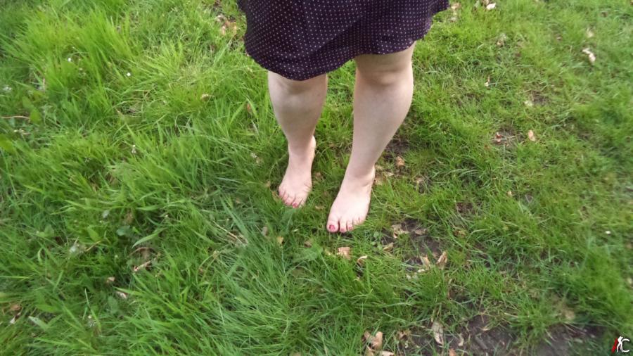 Bare feet in the green grass