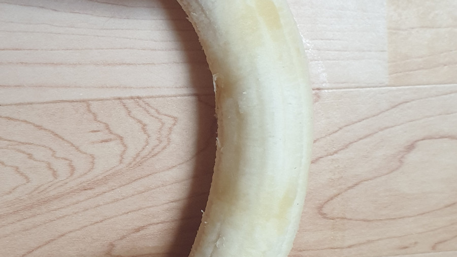 Ich mag meine Neuen Sommer schuhe und natürlich das berühren der Banane mit nacktem fuß