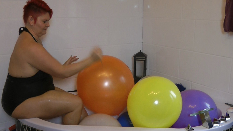 Annadevot - Ballon Zerstörung in der Badewanne