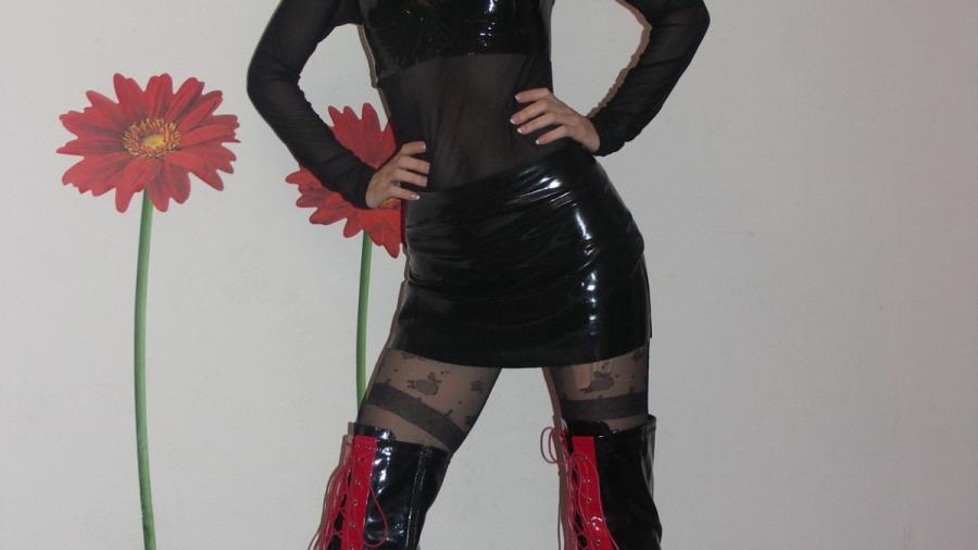 Latex , Nylon und Stiefel