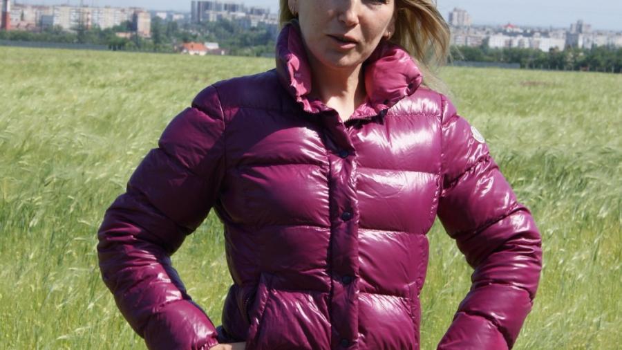 Moncler und Minirock Outdoor