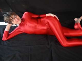 Roter Anzug