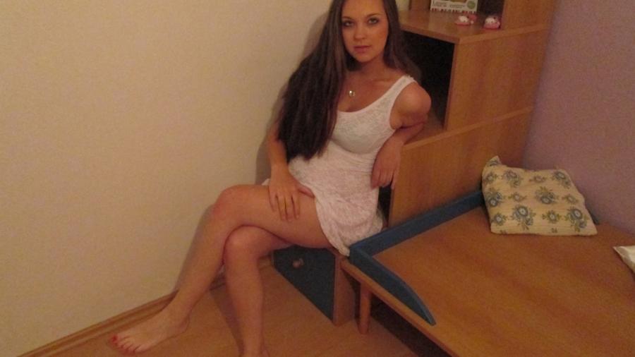 young extremely h***y girl seeks hot lover