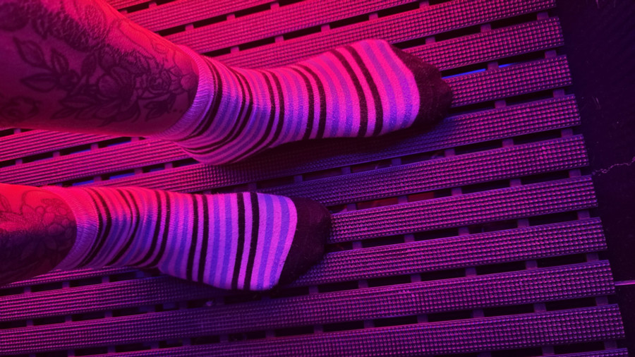 Große Füße suchen