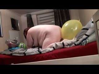 Nackt ein Luftballon