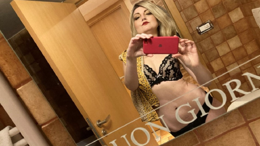 Sexy im Badezimmer