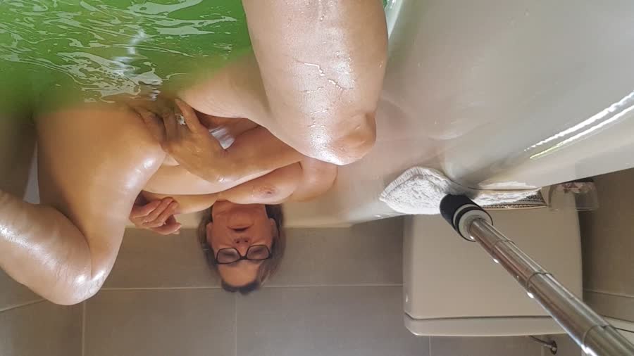 relaxed in der Badewanne