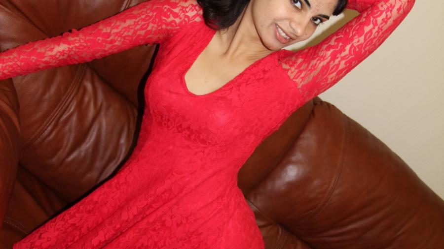 Im roten Kleid