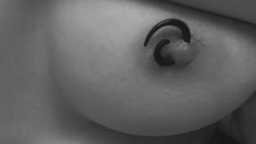 8 Intim Piercings und Nippel dehnen