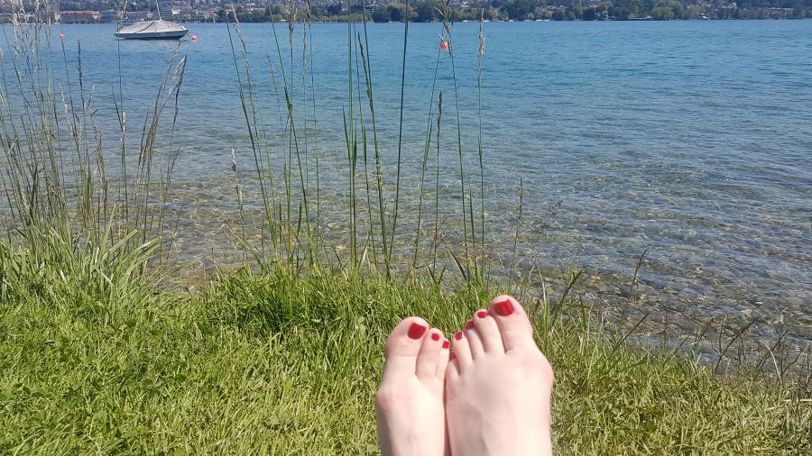 Schöne Füße am Zürcher See