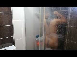 Türkin Derya heimlich unter der Dusche gefilmt