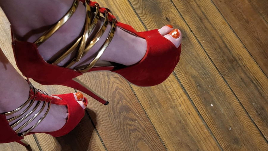 High Heels an den Füßen