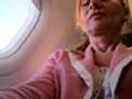 Gestern im Flugzeug zeigte ich meine B***te blank, dann im WC al