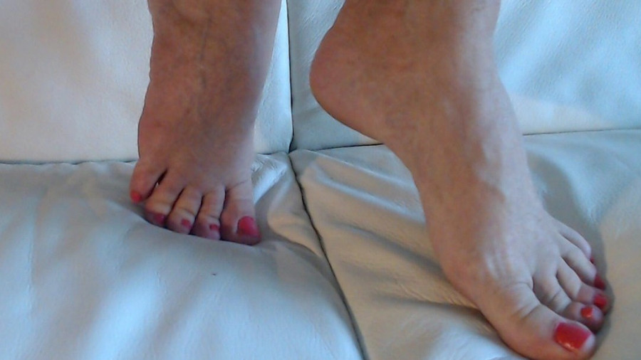 nackte Füsse ,rote Zehennägel