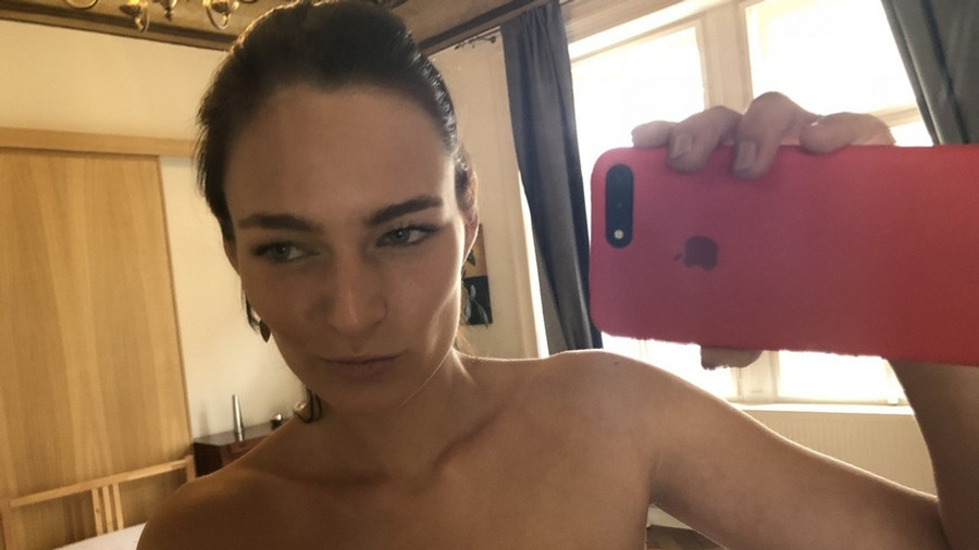 Schau mal mein g***er heißer Body..